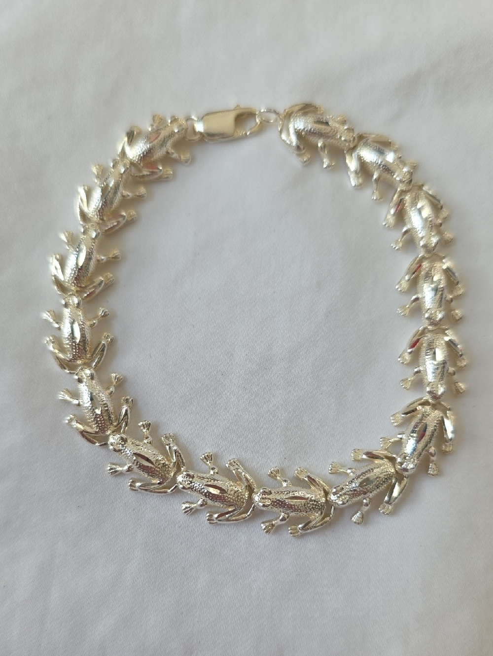 Sterling Silver Frog Link Whimsical Minimalist Bracelet 7.75 Inches